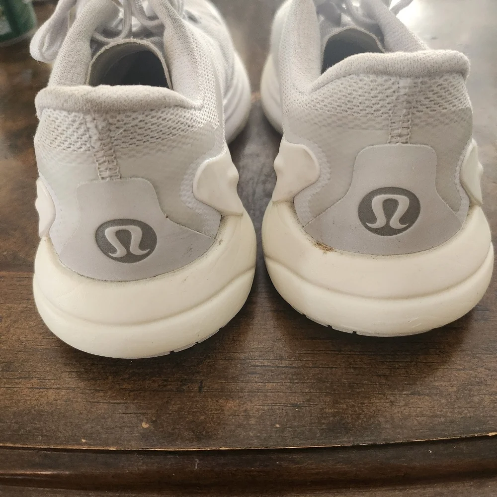 Lululemon running shoes size 6
